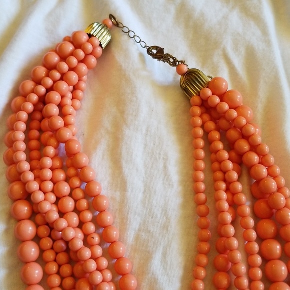 Big pink faux pearl necklace - Picture 4 of 6
